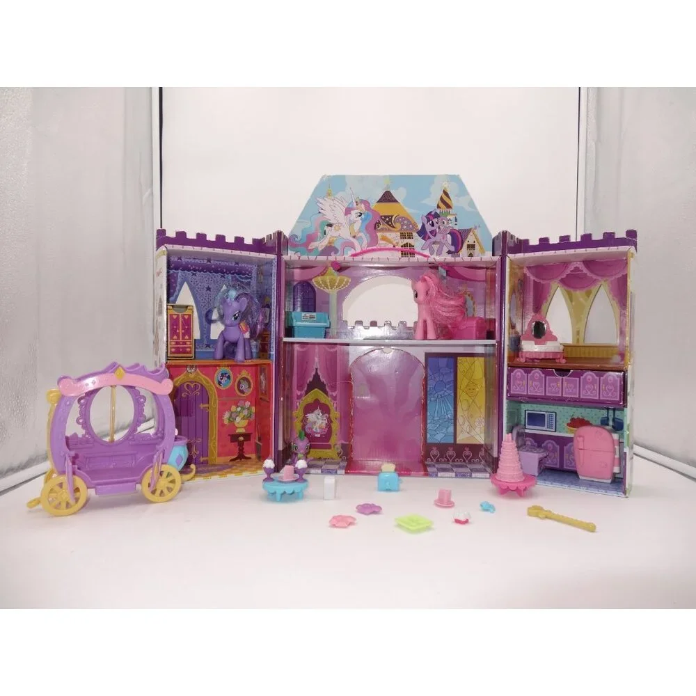 My Little Pony Canterlot Deluxe Playset, With Accessories 2 Pony's 1‎ carriage